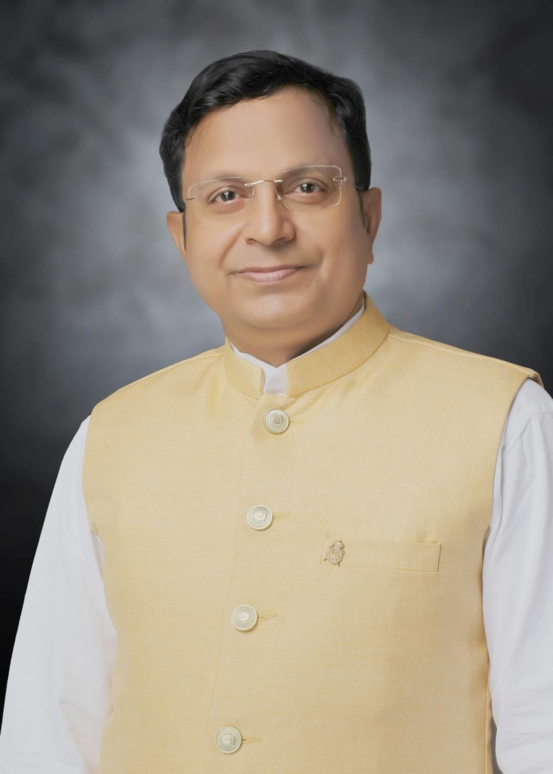 Vinod Kumar Bind addressing public